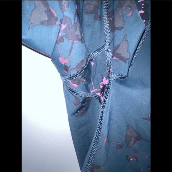 Sweaty Betty Large Cropped Zero Gravity Leggings - Picture 6 of 7